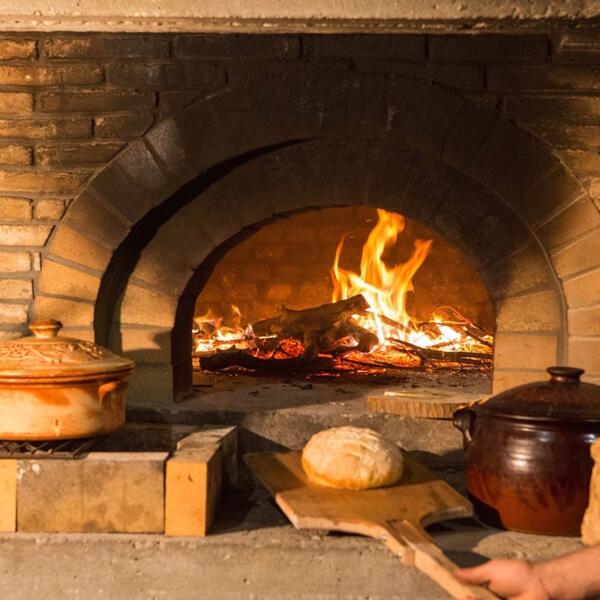 traditional_bread_wooden_oven_0